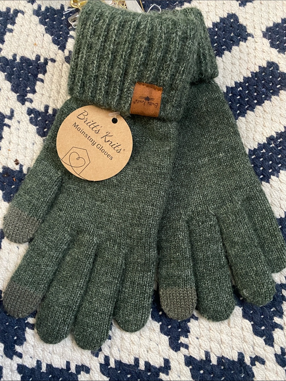 NWT Britt’s Knits Gloves